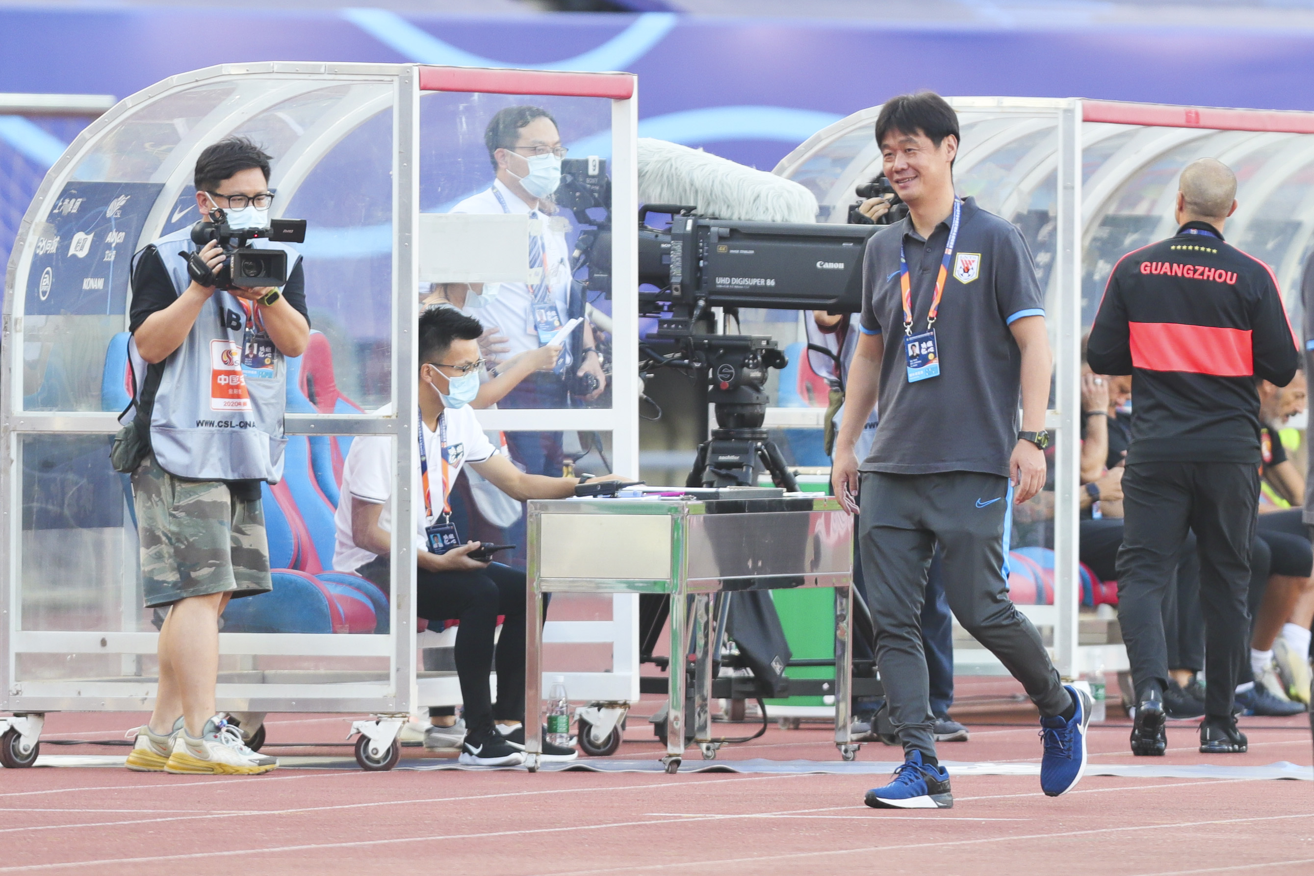 鲁能逆袭,李霄鹏美滋滋