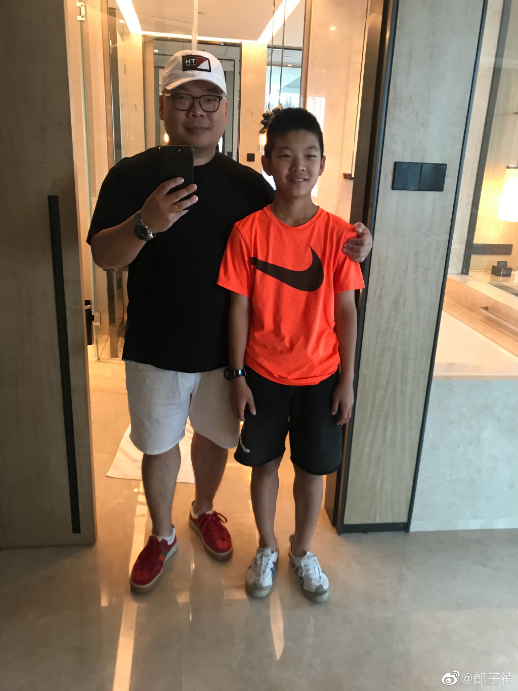 “最喜欢坎通纳,曼联有起有落很正常”