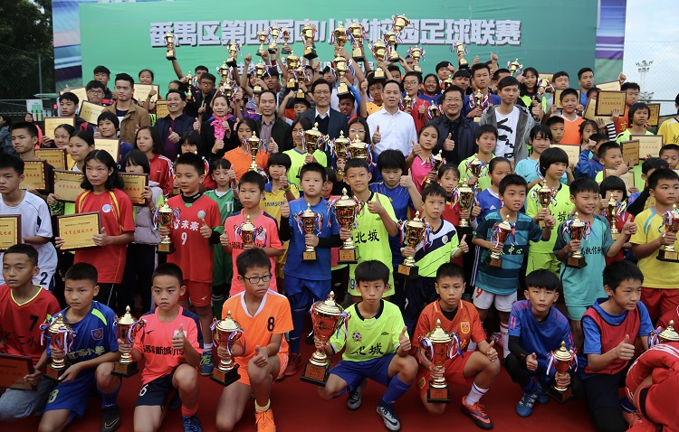 广州番禺，让每个孩子都有机会圆足球梦