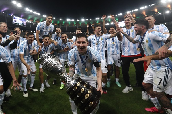 一座奖杯解脱所有梅西无憾！阿根廷圆满！