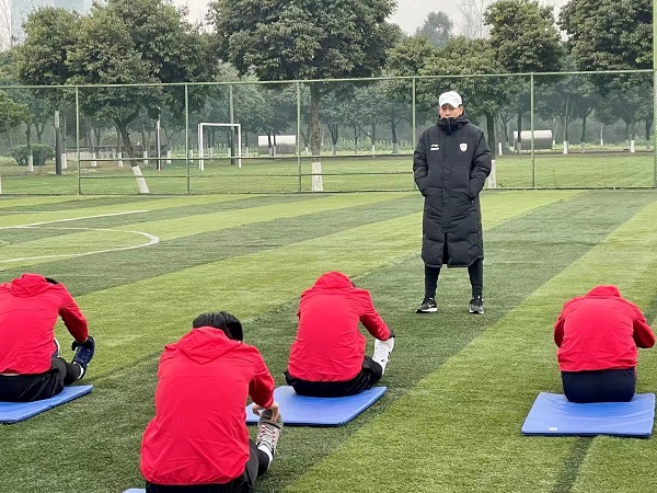 《足球》VS王宝山 “不管处于什么阶段，我一直在学习与追求进步”