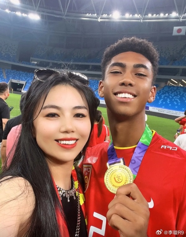 “希望未来代表中国队打世界杯”
