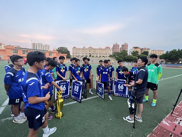 连续举办九届中小学生足球联赛 广州校园足球谱写新篇章