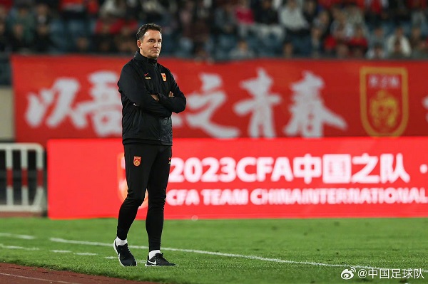 《足球》VS扬科维奇 “打进世界杯?只有不断努力,才会把希望实现!”