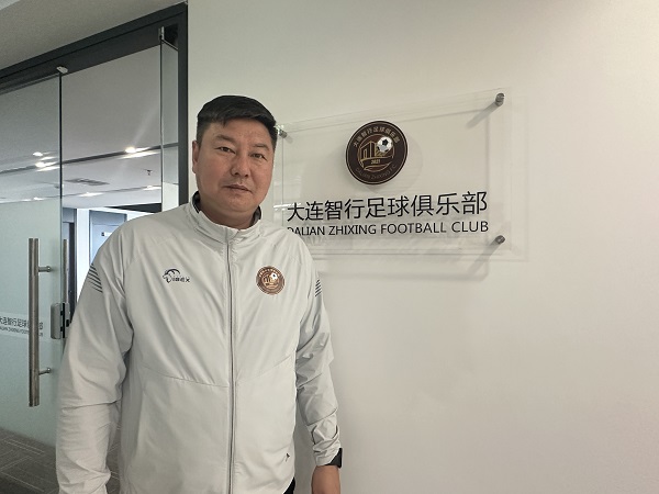 《足球》VS陈东 “待各方面时机成熟,可以搏一下,尝试冲超”