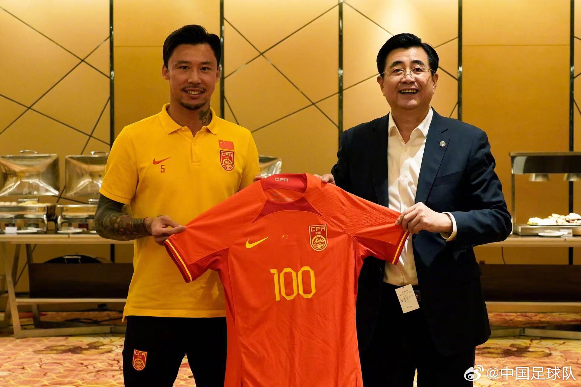 《足球》VS张琳芃 “从18强赛冲击世界杯,努力圆梦”