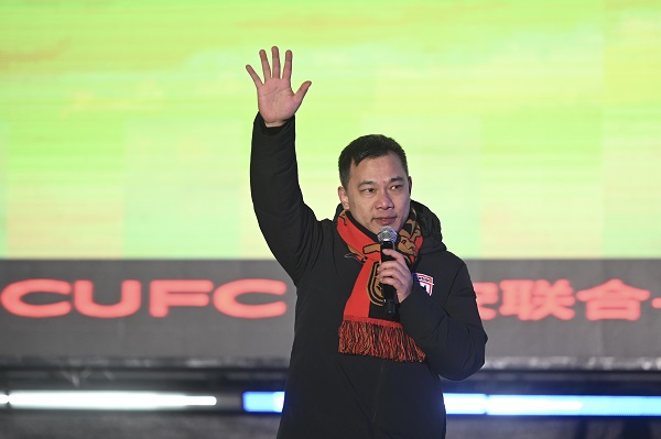 《足球》 VS 黄盛华 “促使更多俱乐部走向市场化,这很重要”