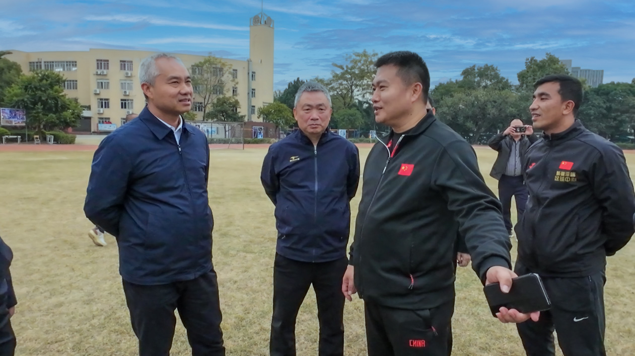 《足球》携手，多向奔赴 粤新足球交流开启新篇章
