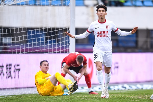 《足球》VS元敏诚 30岁这年,他想圆一个梦
