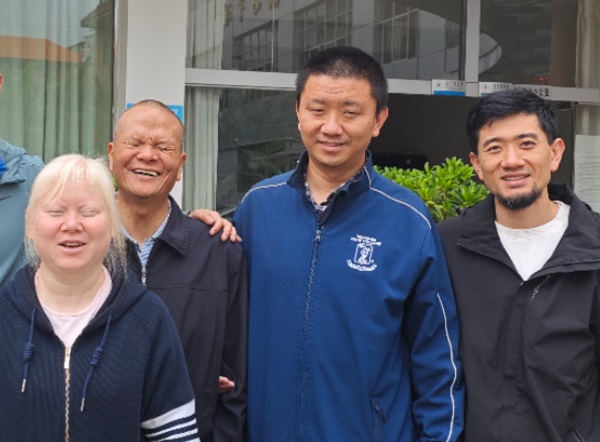 当足球成为他们心中的光