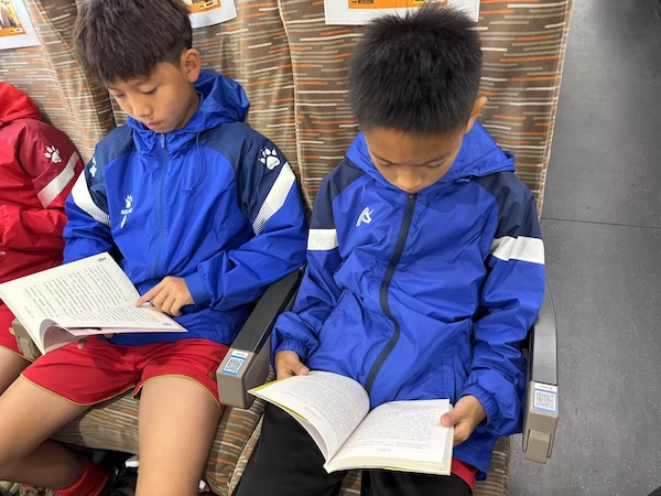 高度共识:把育人放在第一位