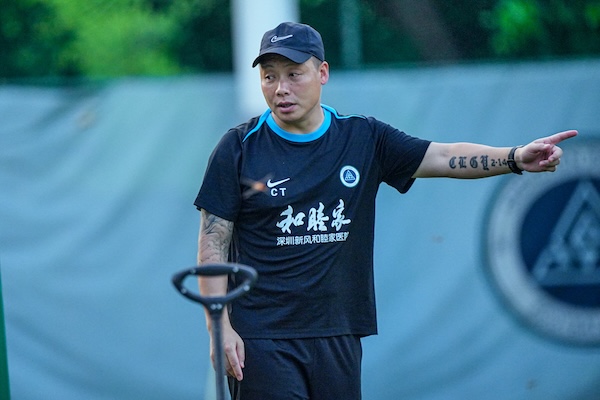 《足球》VS陈涛 “每个人都付出全部,我们才可能闯出一条路”