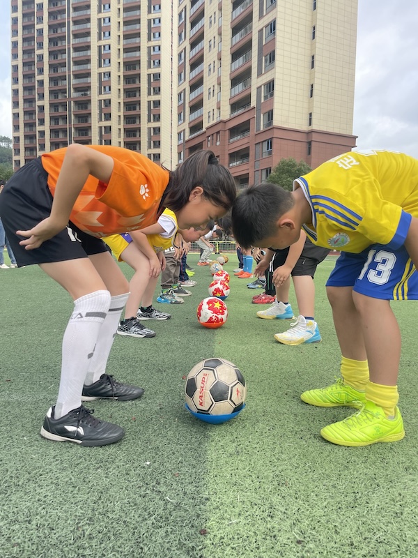 足球新城，照亮几代人