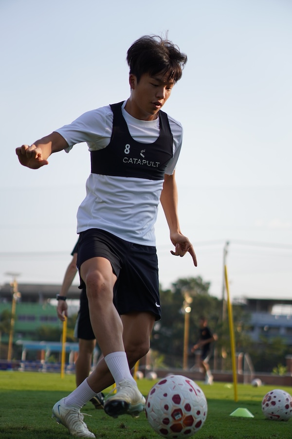 《足球》VS李镇全  “我无法定义内心是否强大，把正确的事坚持下去就行了”