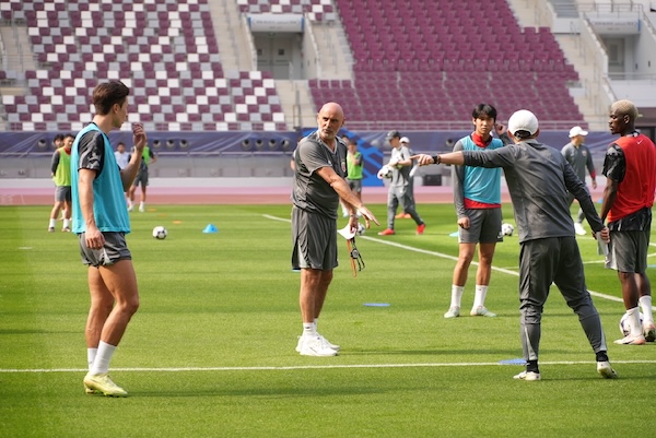 谈未来，最好先拿下亚冠首胜