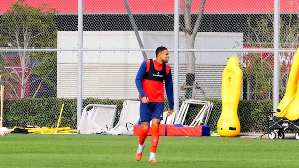 《足球》VS 古斯塔沃  “球队收获荣誉，个人成绩随之而来！”