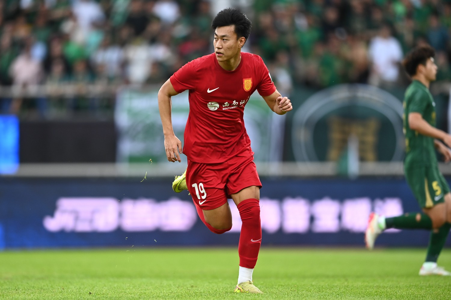 《足球》 VS杜月徵 “更想做终结者，往全能型前锋发展”