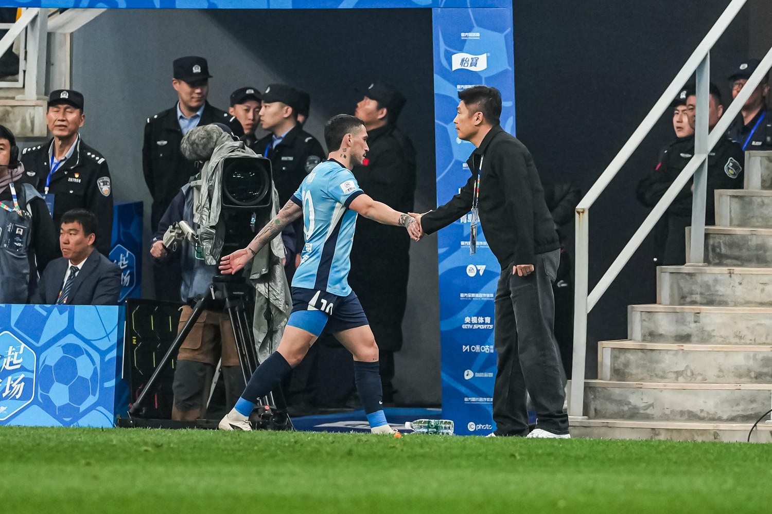 拼到残阵，英博五连胜作古