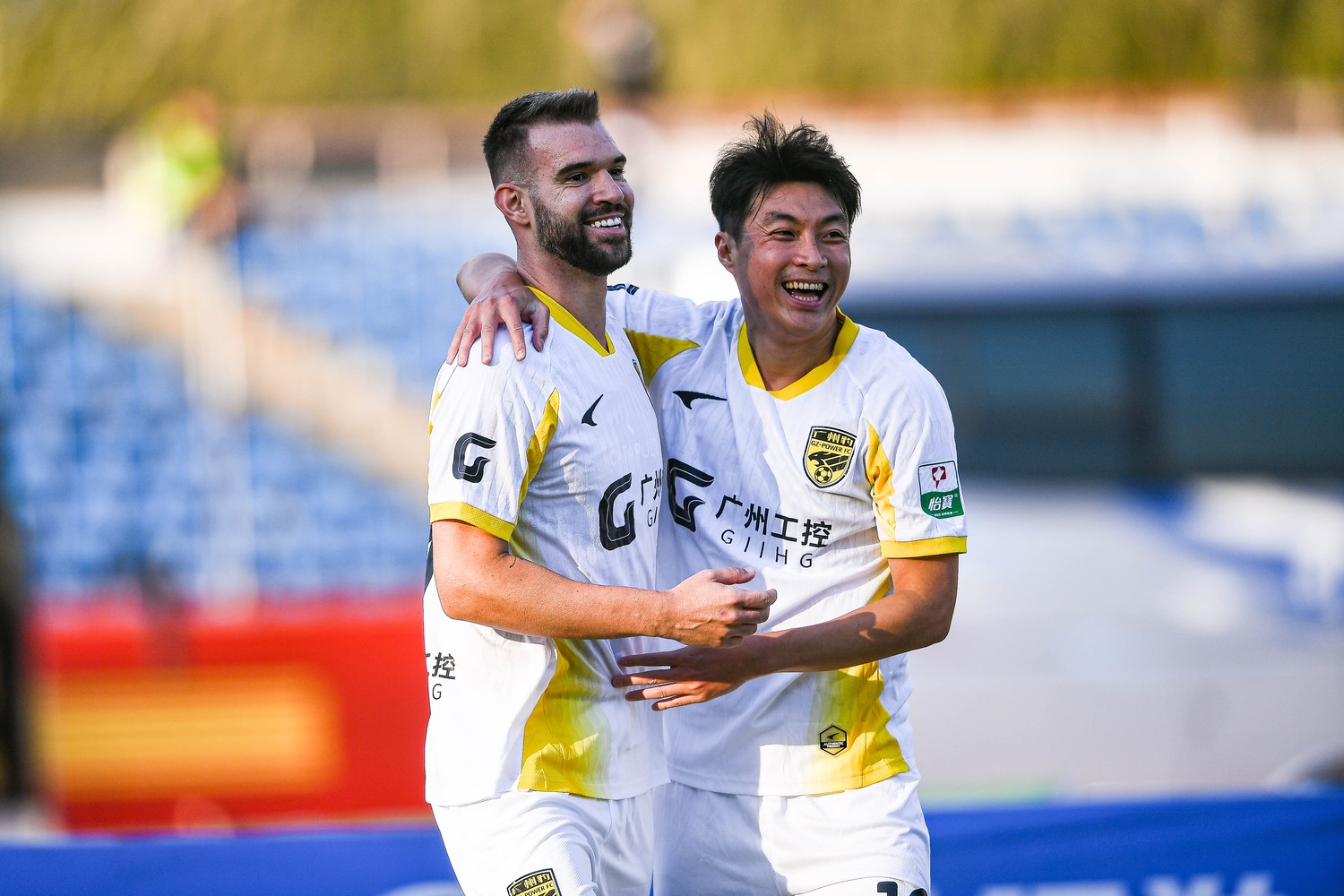 老友相逢：冯峰解压，阎峰承压