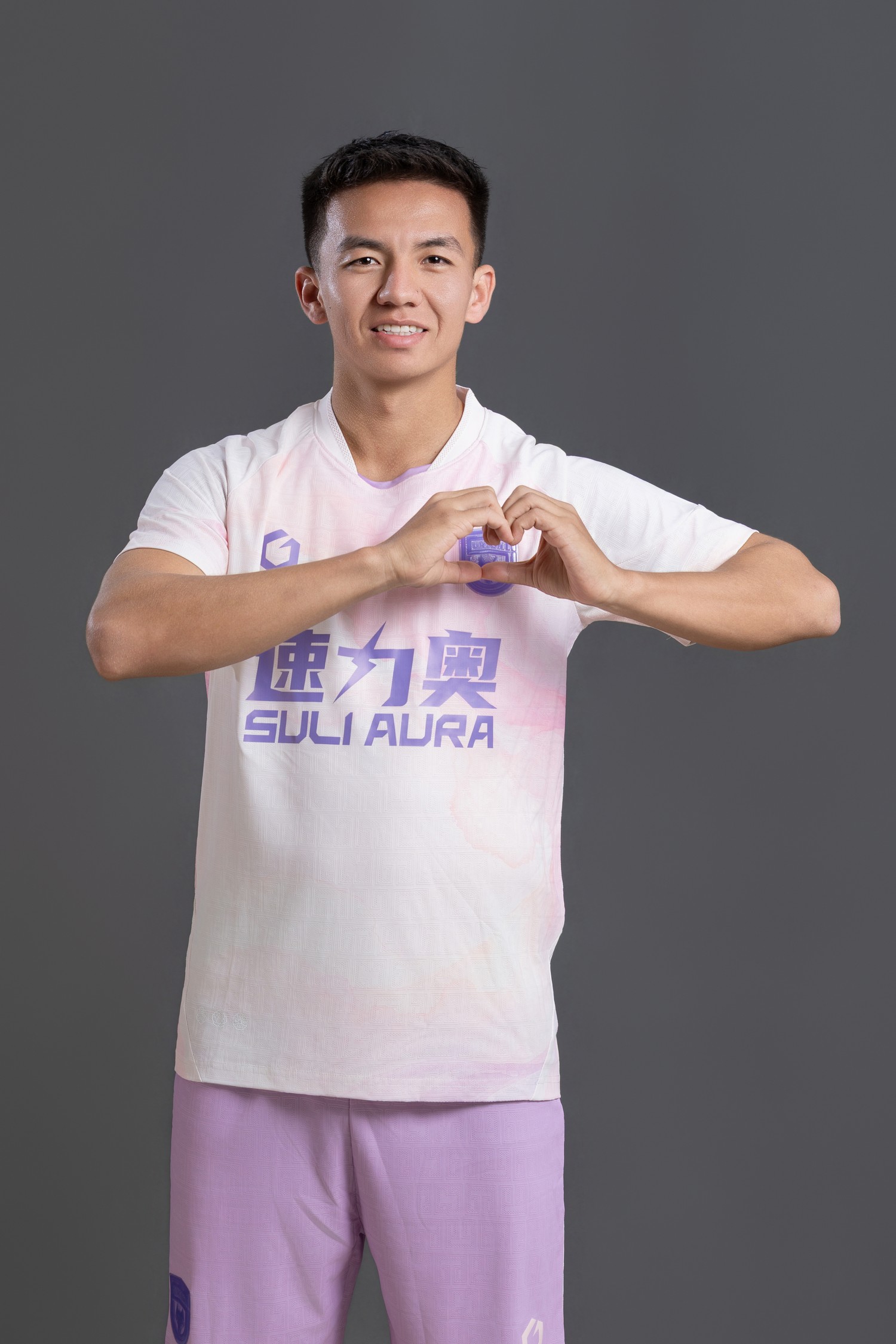 《足球》VS阿卜杜瓦哈普 “梦想没有熄灭，我还有动力往上蹦”