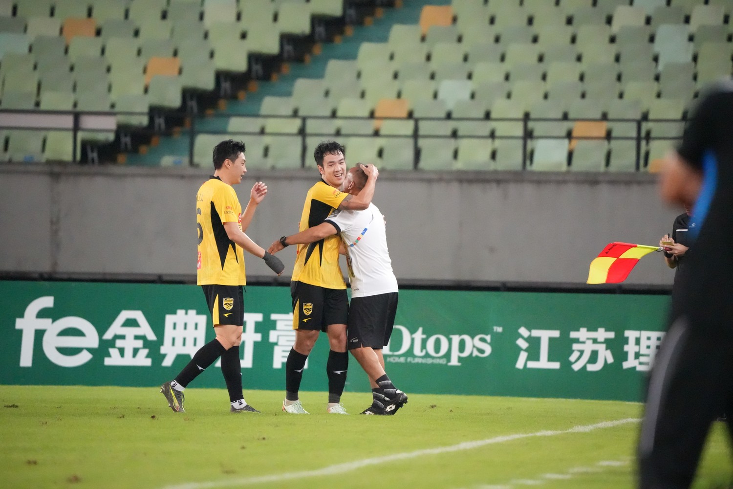 10轮7胜3平！广州豹超强霸榜