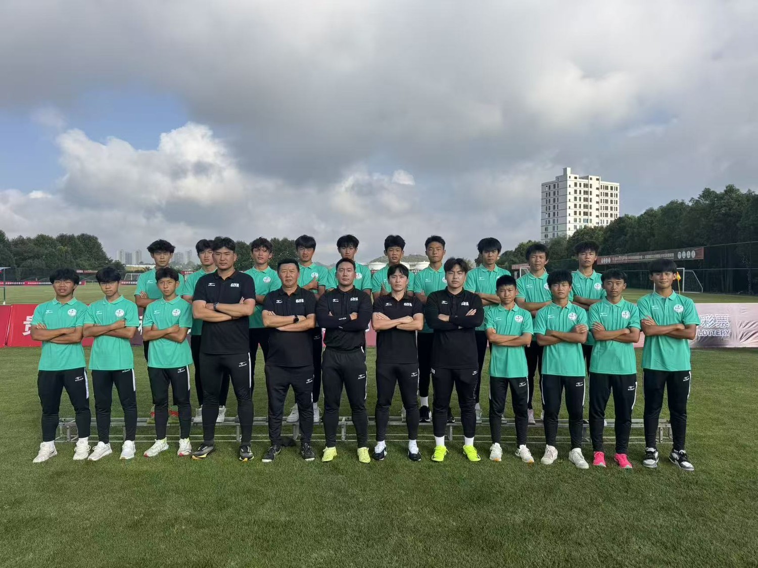 国内组大区出列，群狼跟随 朋友来了，也可以端着猎枪